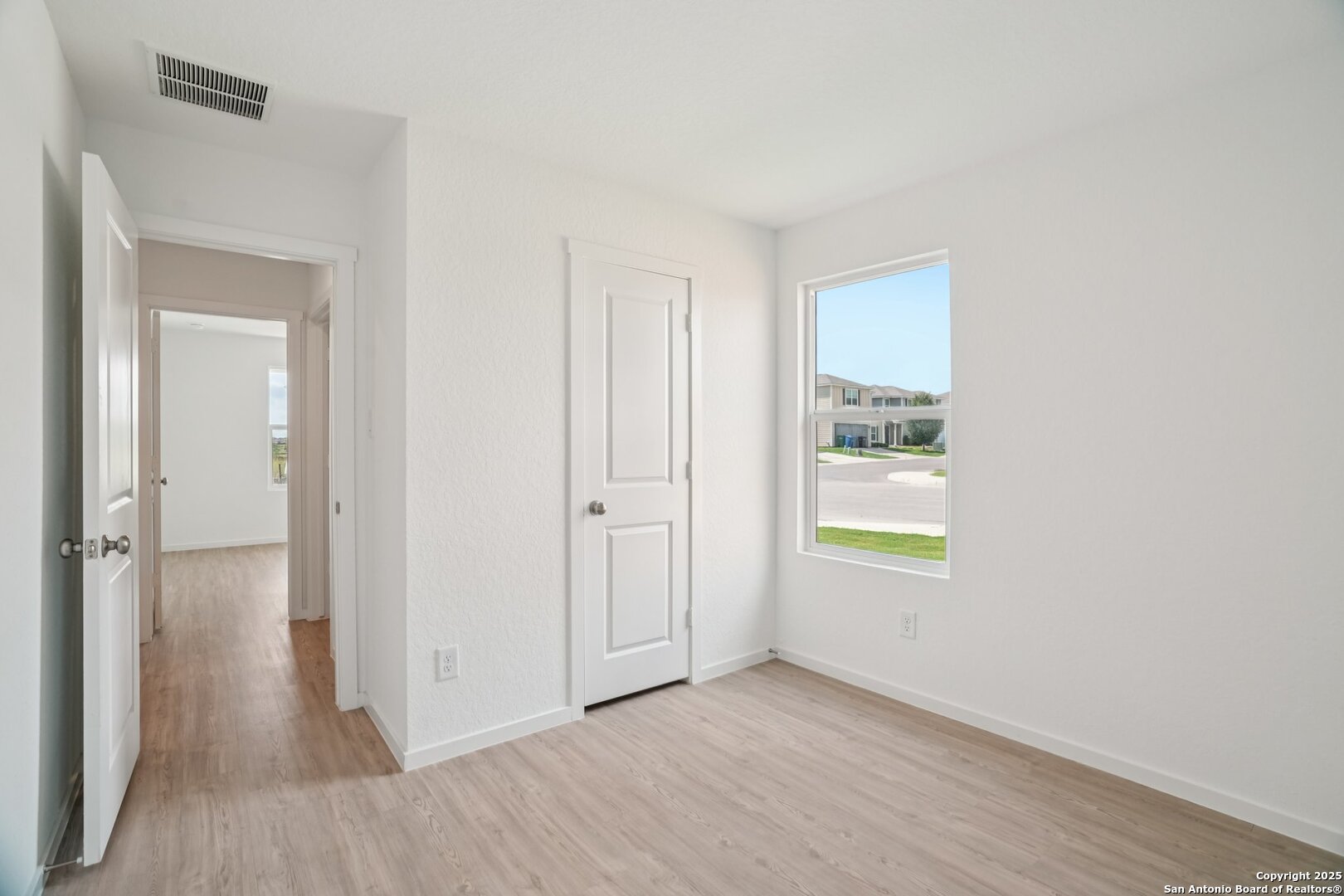 property viewer photo 25