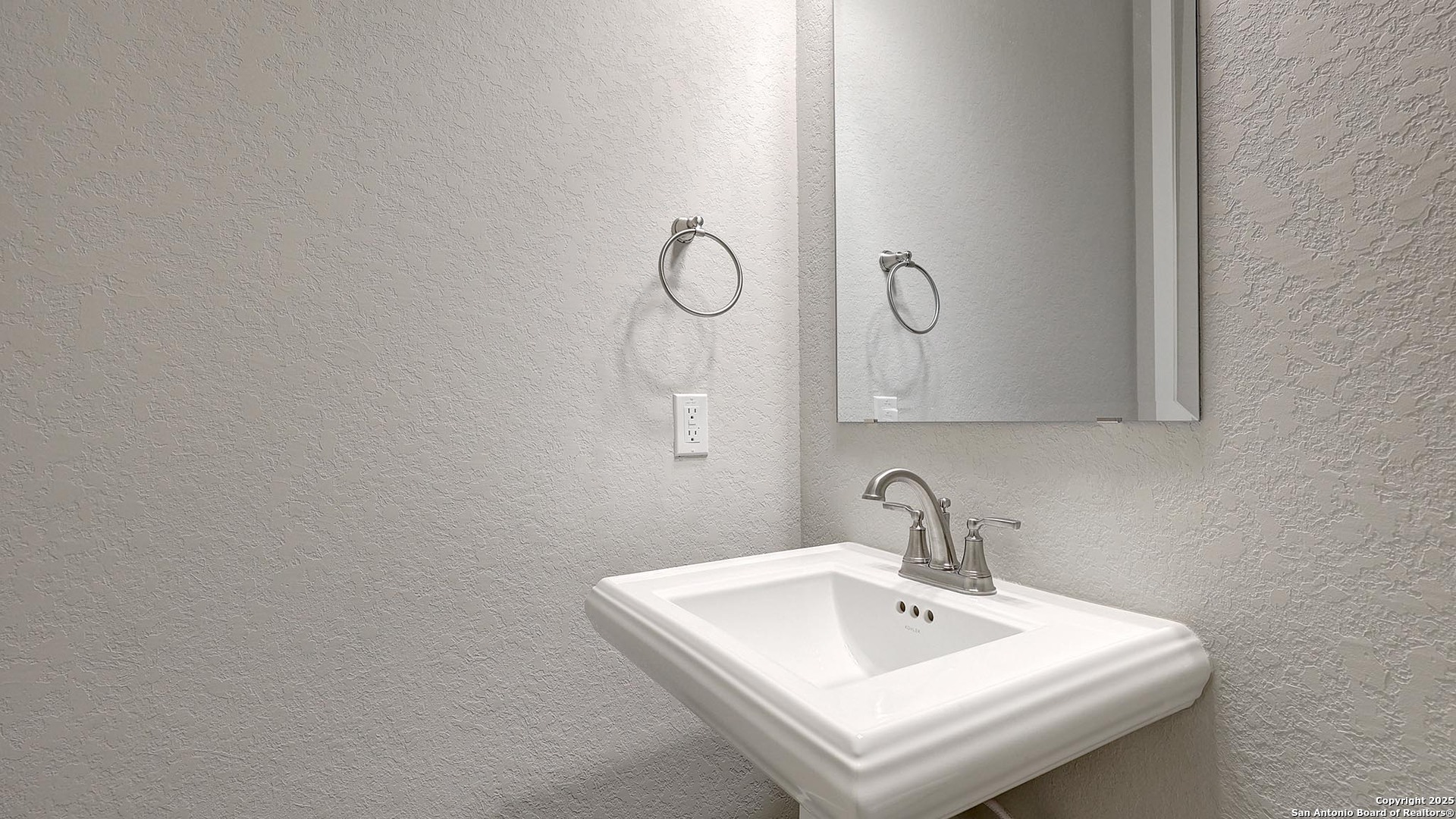 property viewer photo 16