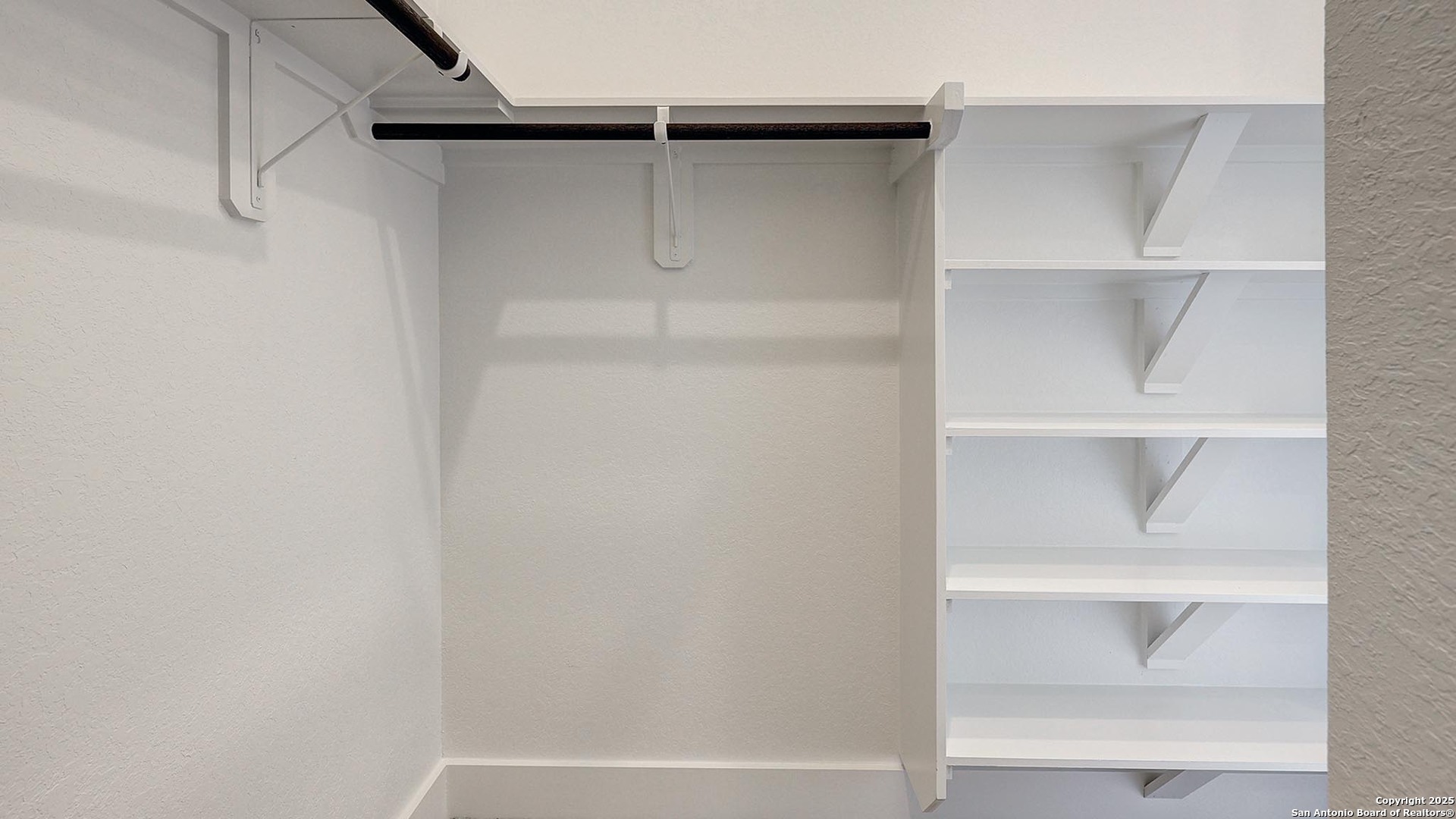property viewer photo 23