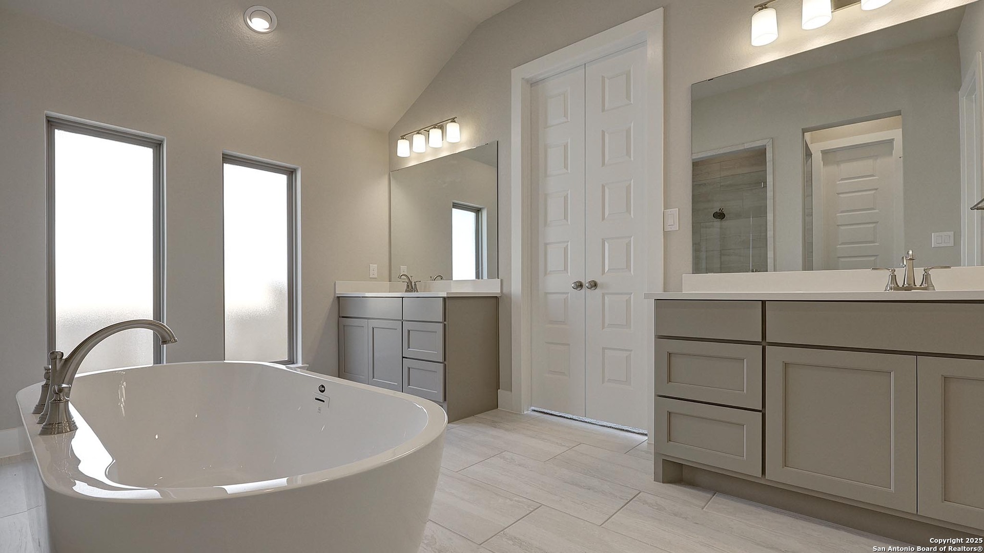 property viewer photo 26