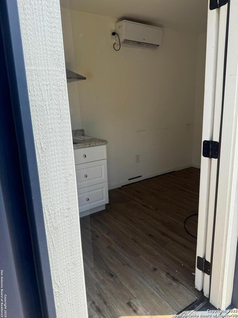 property viewer photo 3