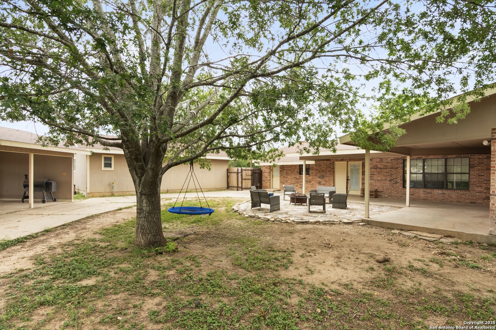 main property photo 30