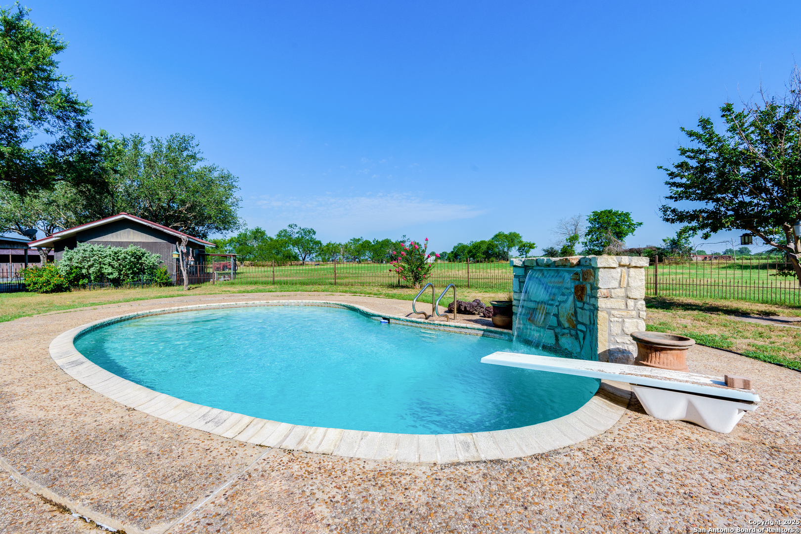 main property photo 22