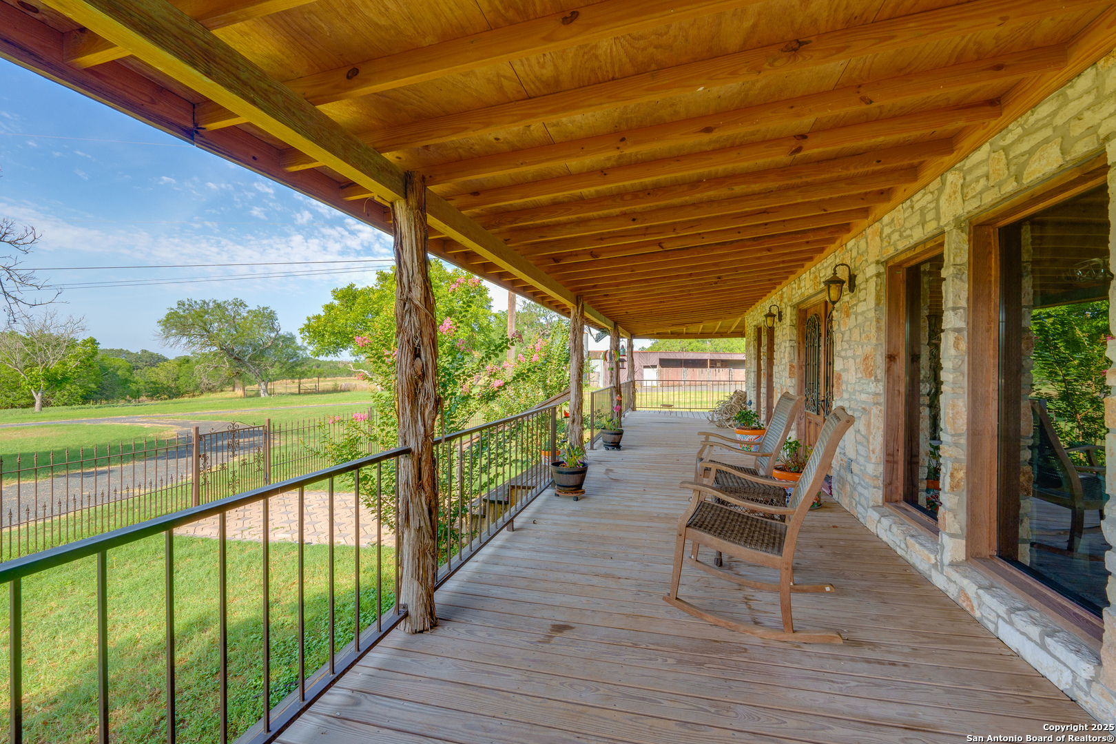 main property photo 28