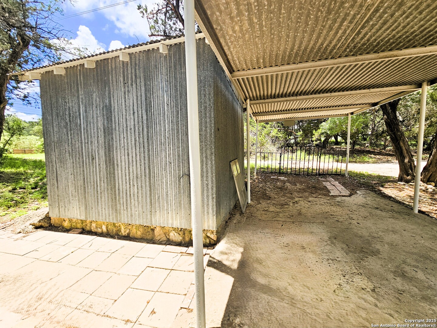 main property photo 5