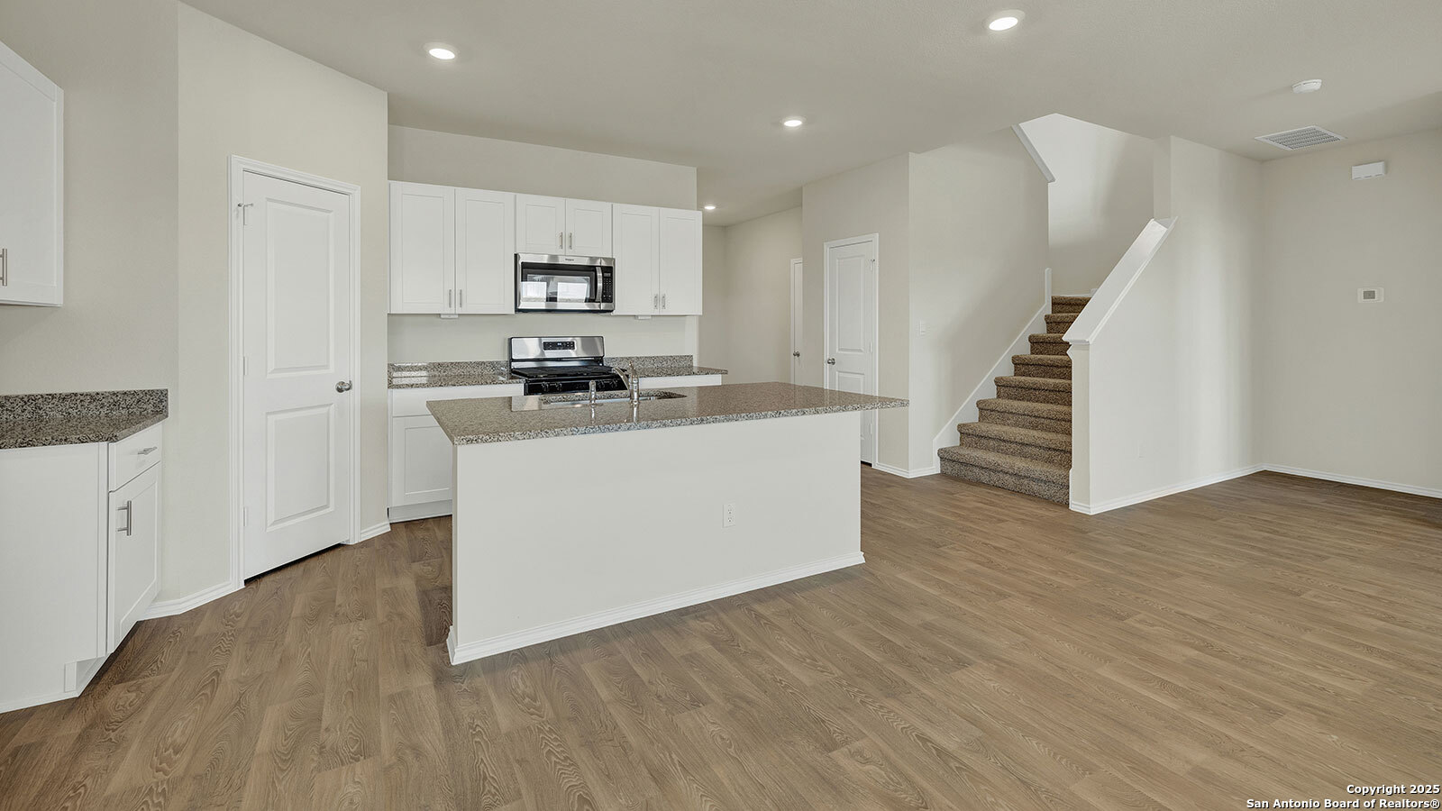 property viewer photo 16