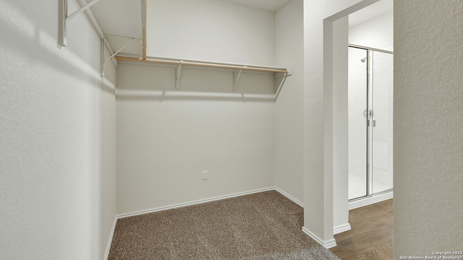 property viewer photo 23
