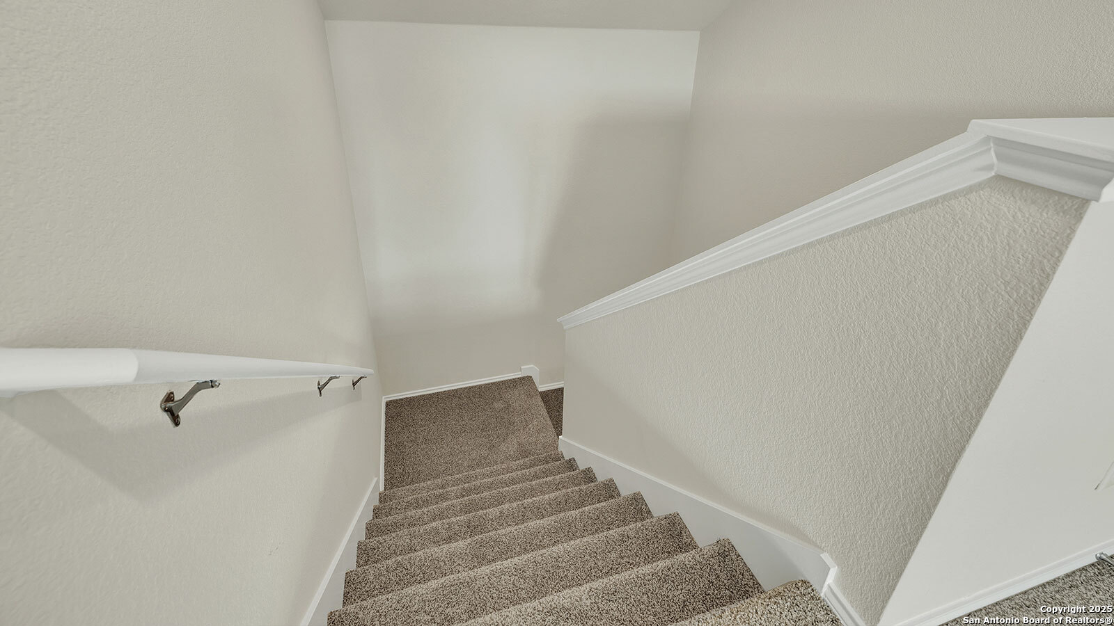 property viewer photo 24