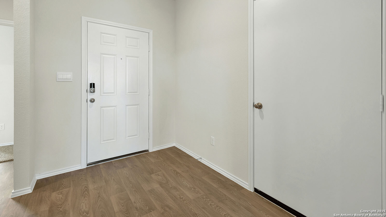 property viewer photo 3