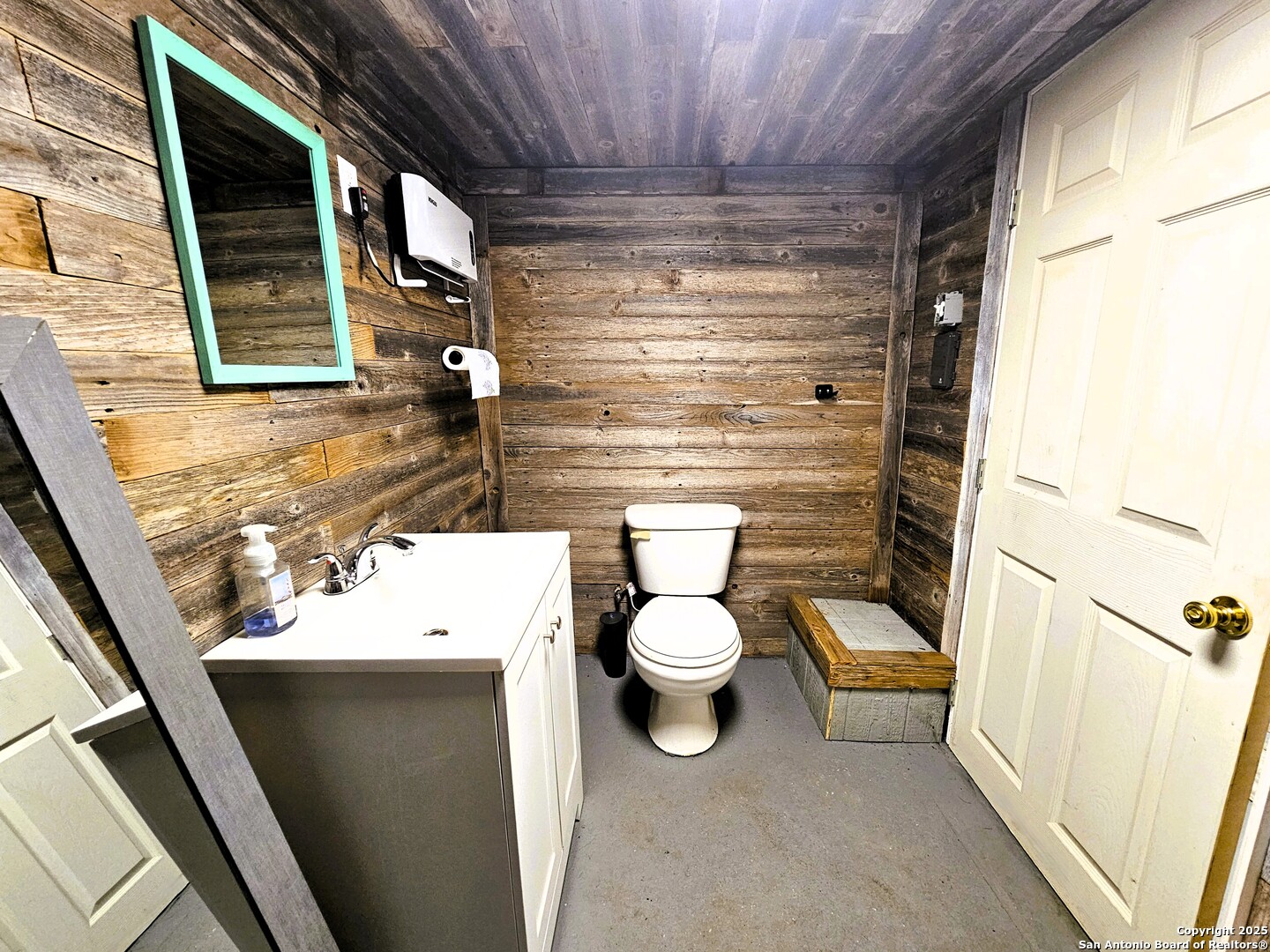 main property photo 12