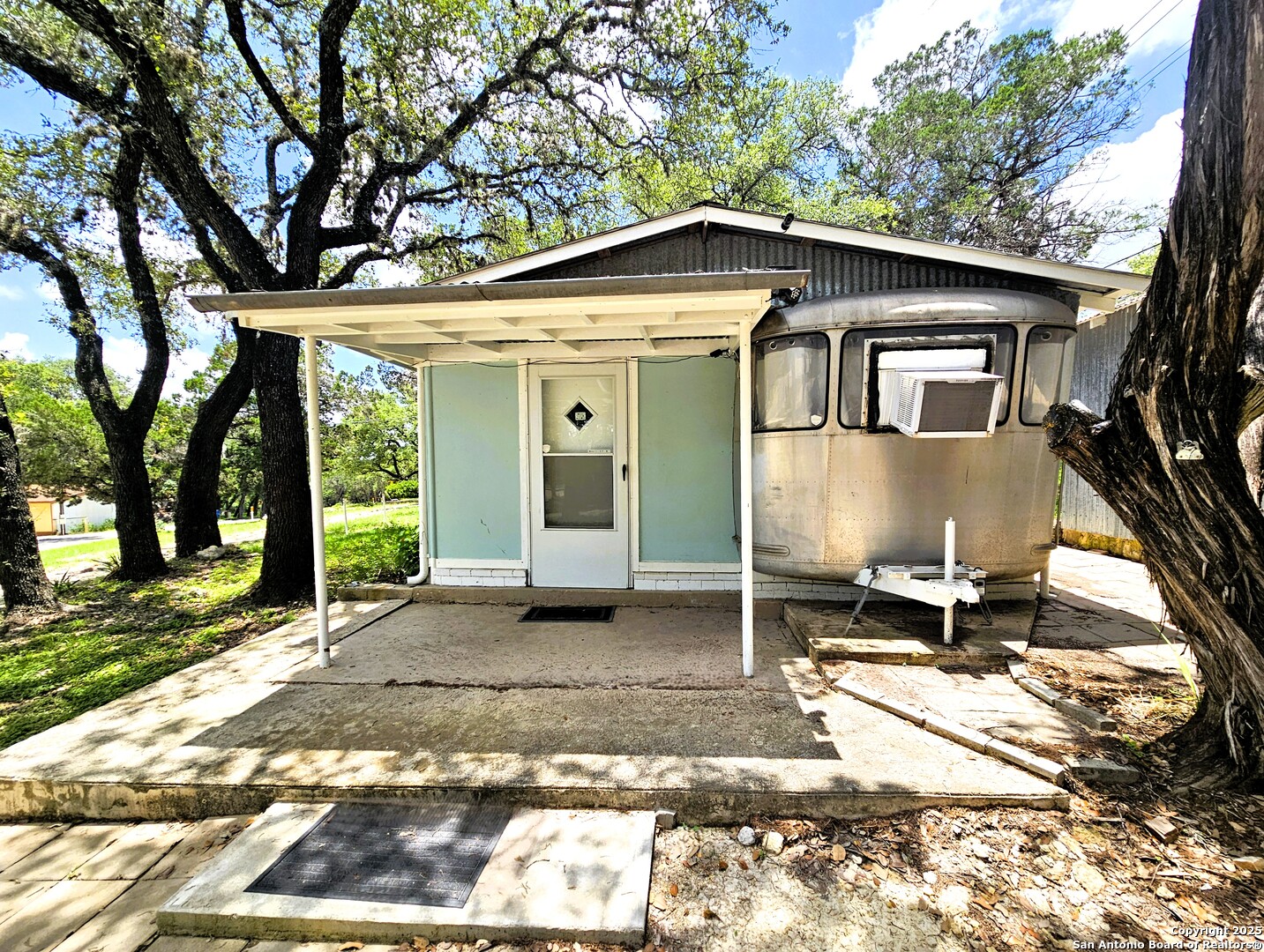 main property photo 16