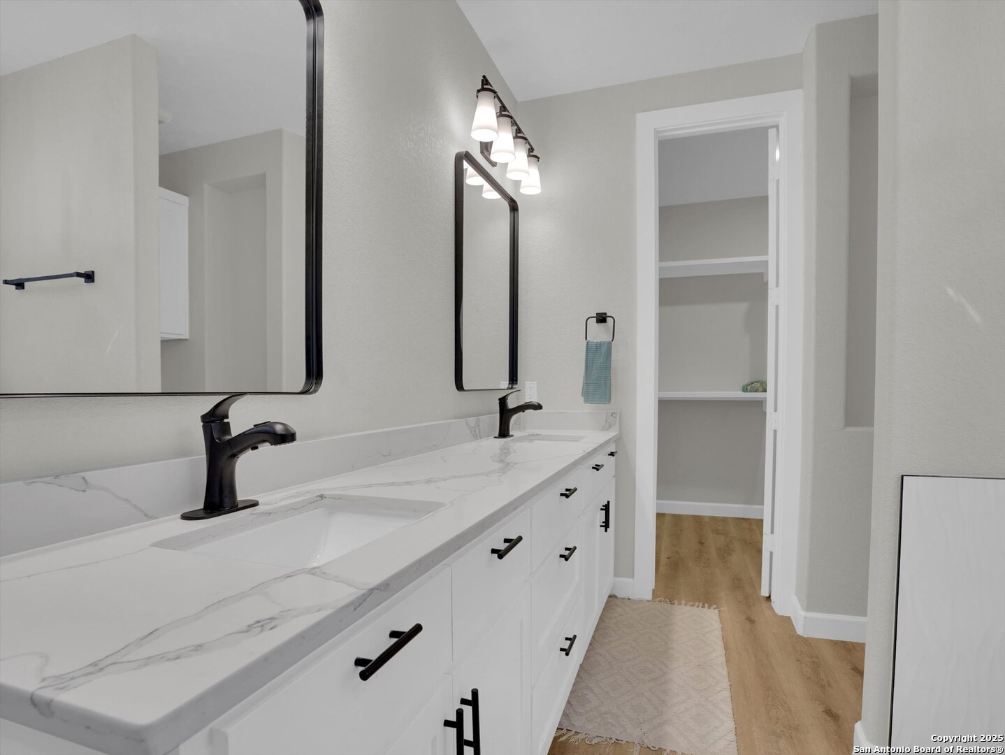 property viewer photo 16