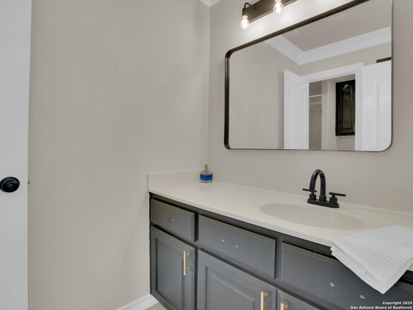 property viewer photo 36