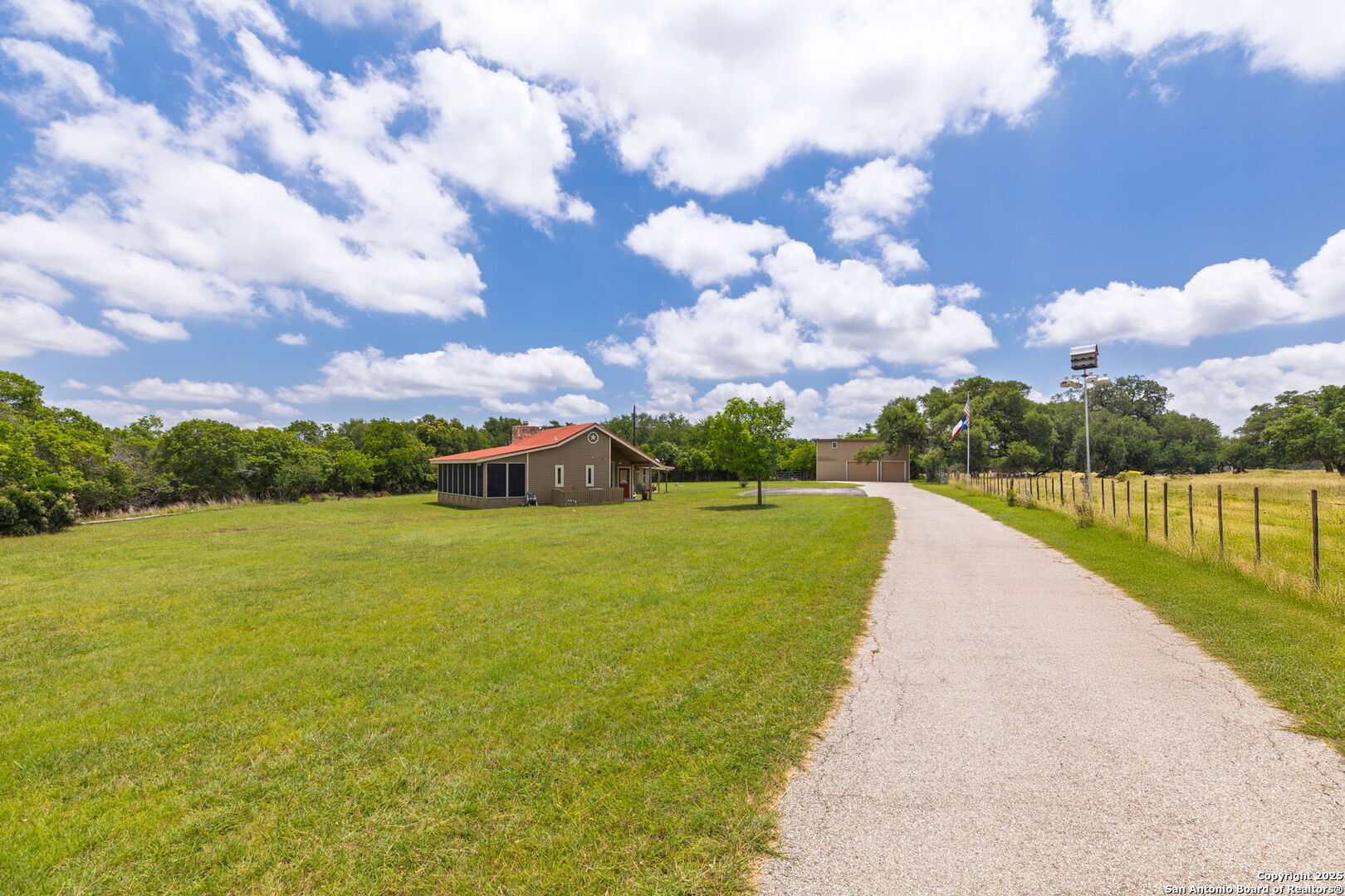 main property photo 11