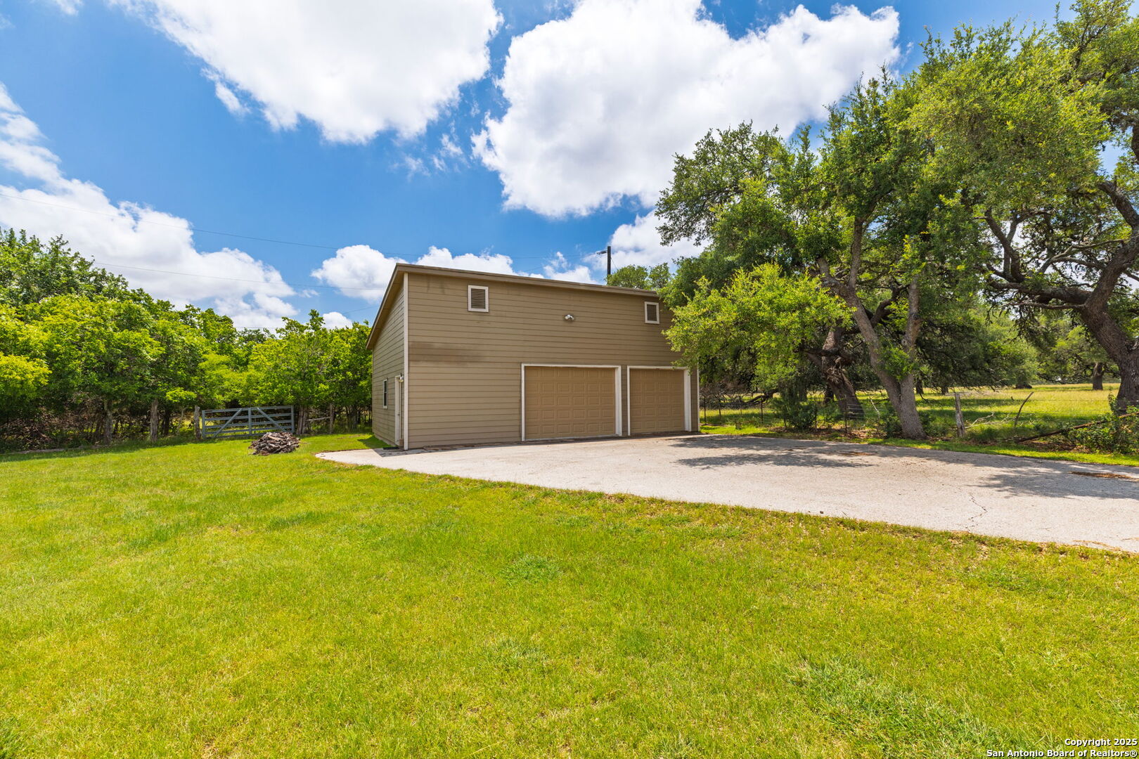 main property photo 16