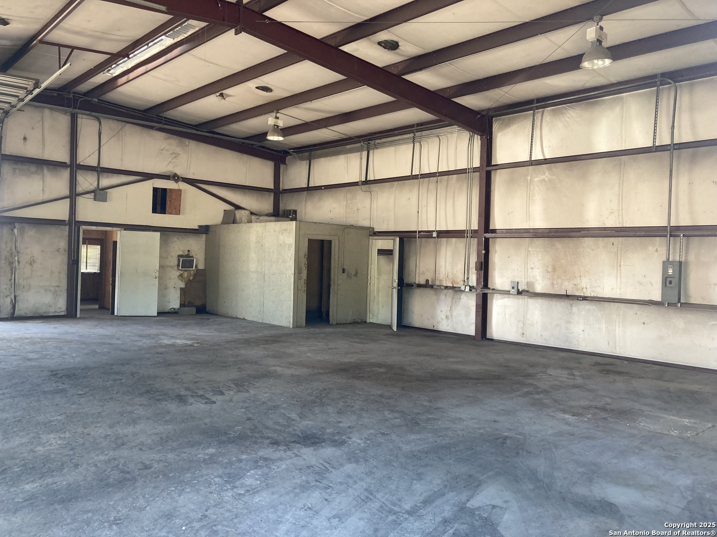 main property photo 8