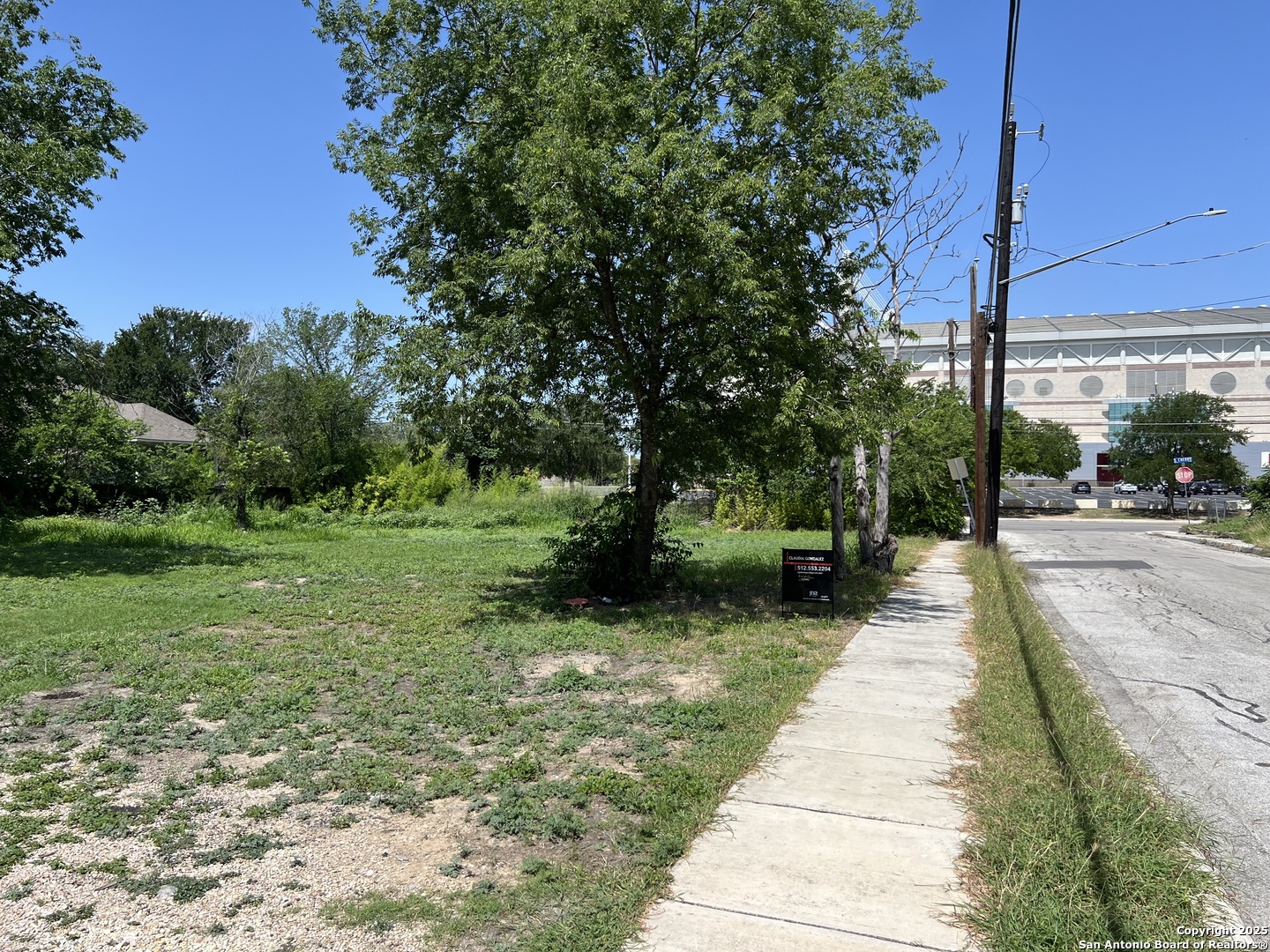 main property photo 6