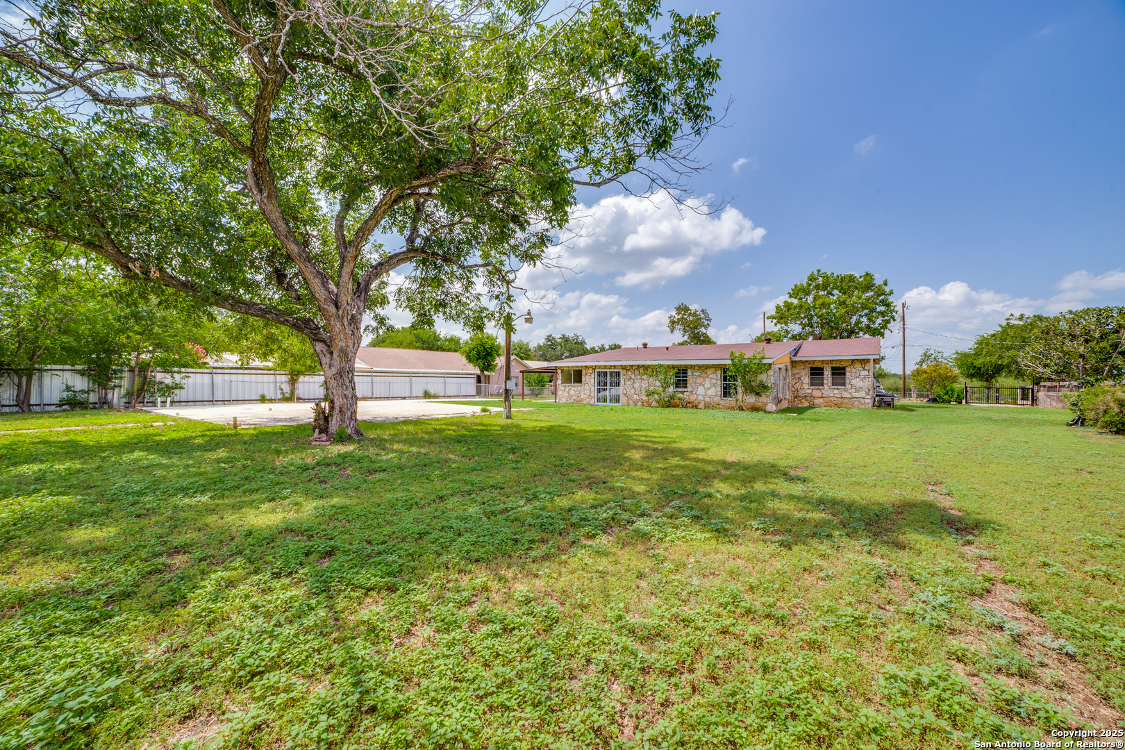 main property photo 23
