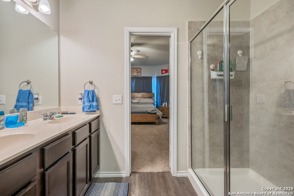 property viewer photo 16