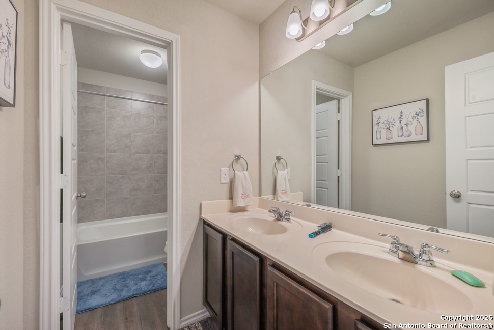property viewer photo 27