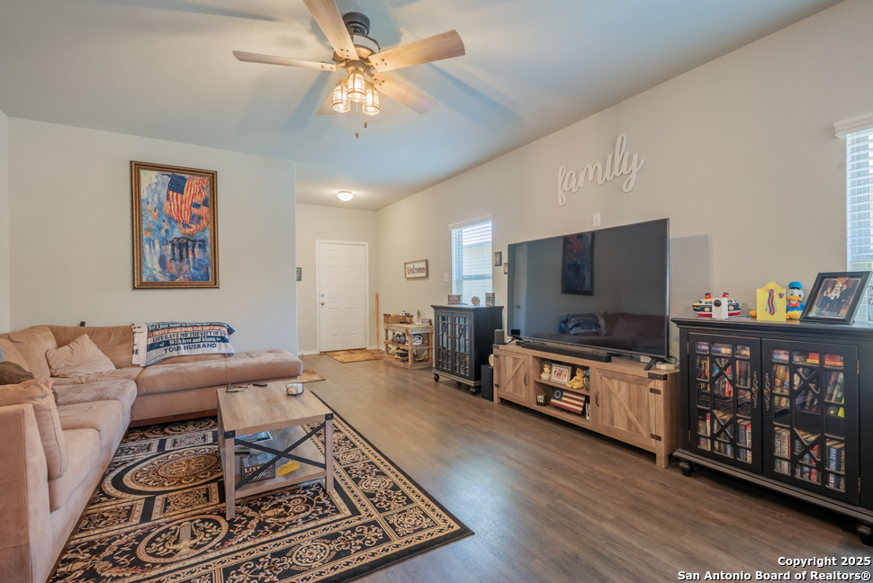 property viewer photo 3