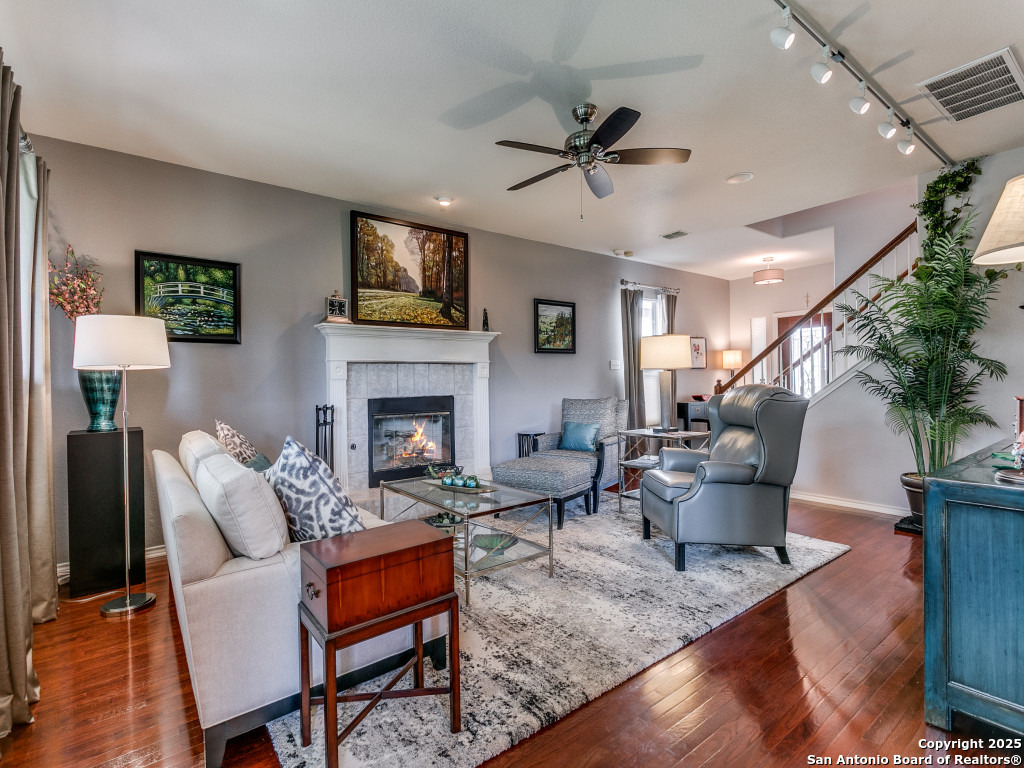 property viewer photo 4