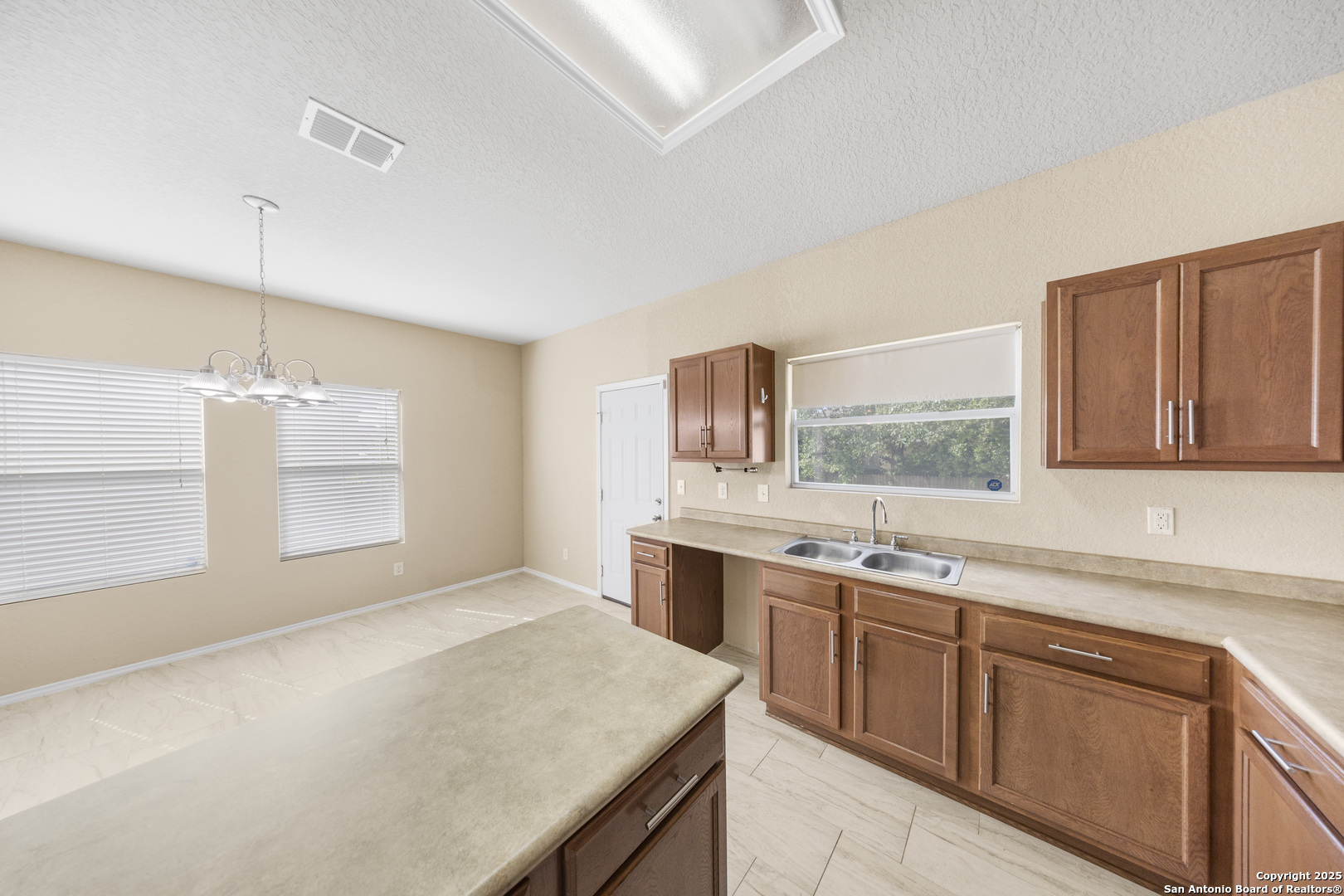 property viewer photo 10