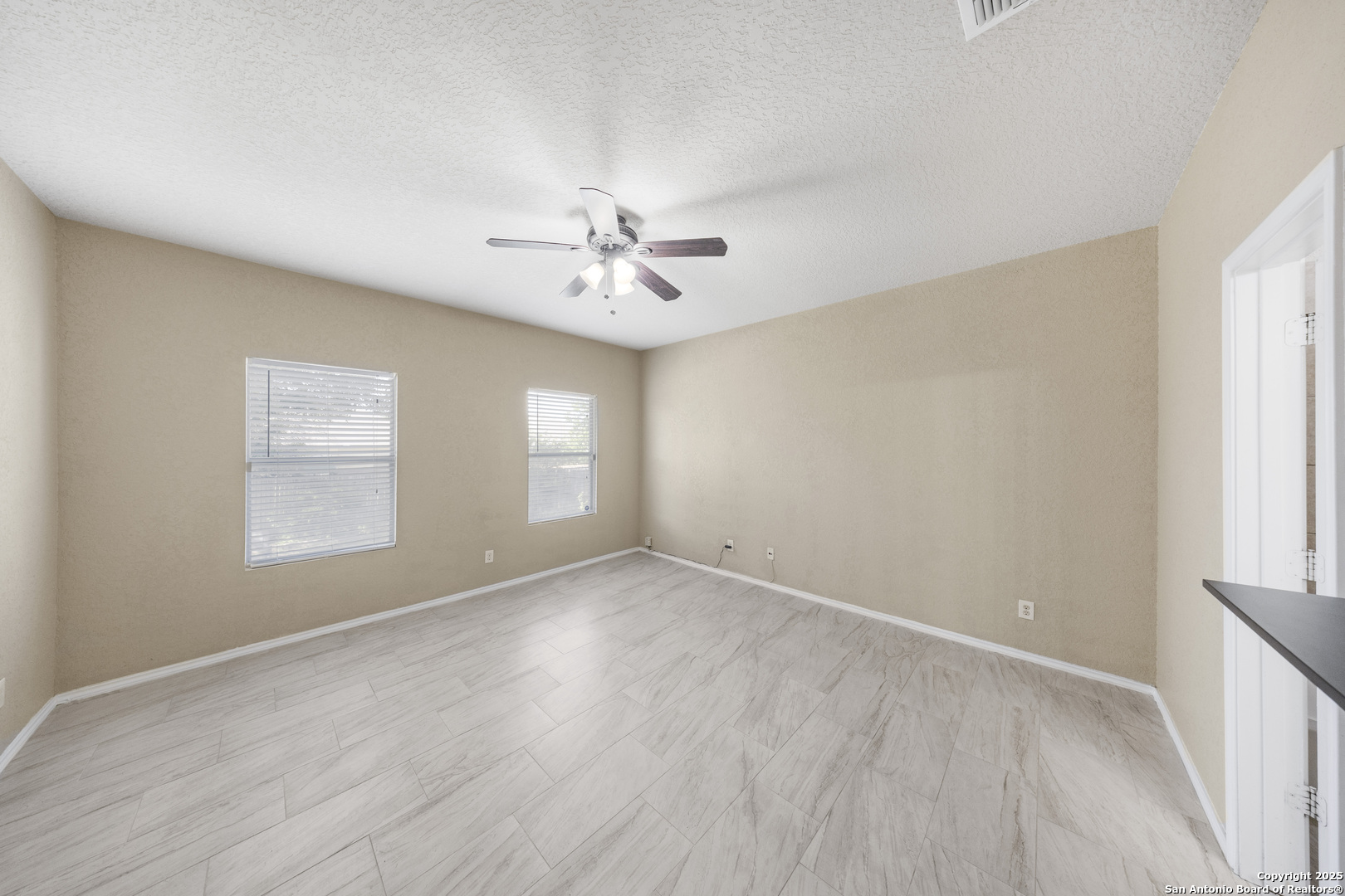 property viewer photo 13