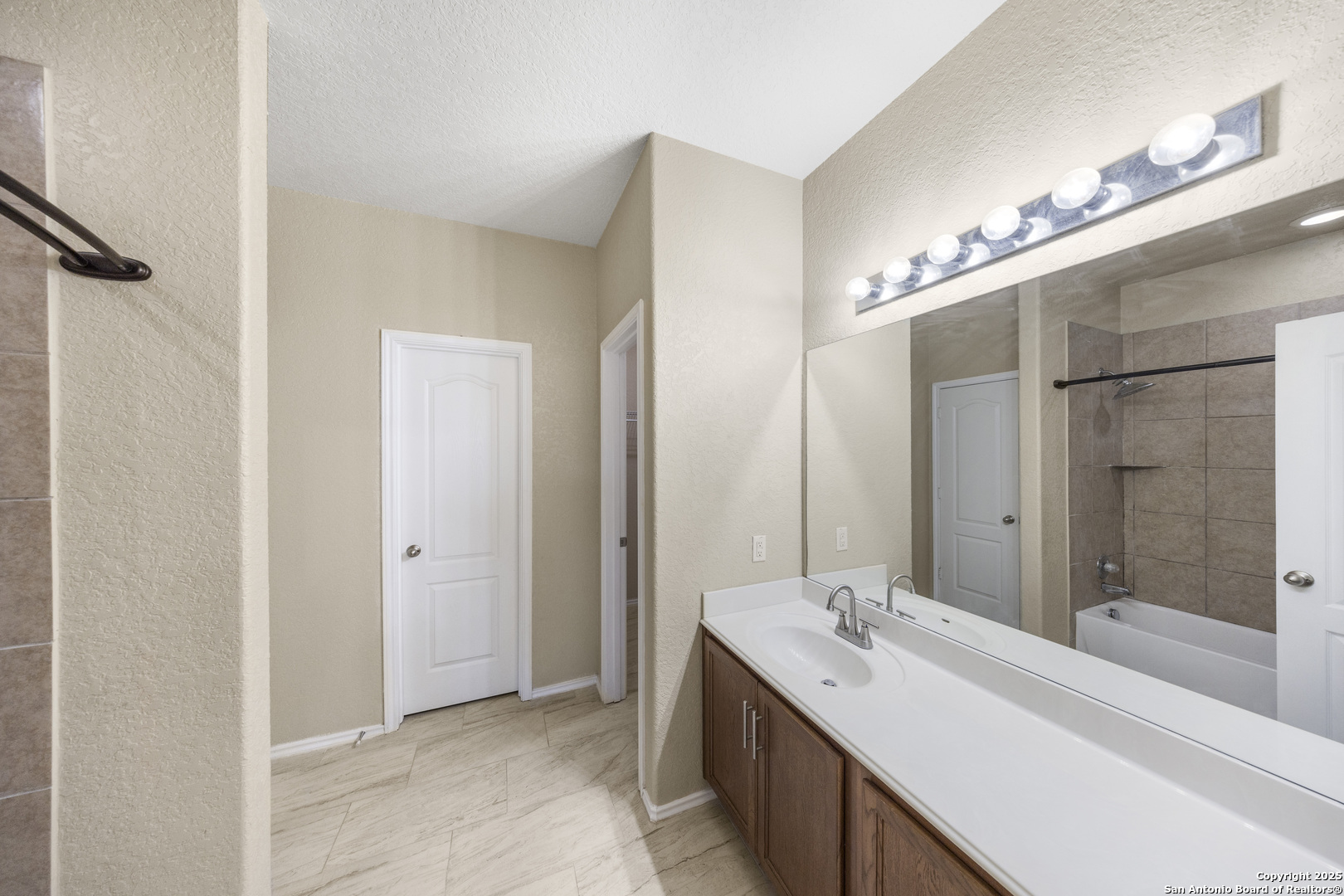 property viewer photo 14