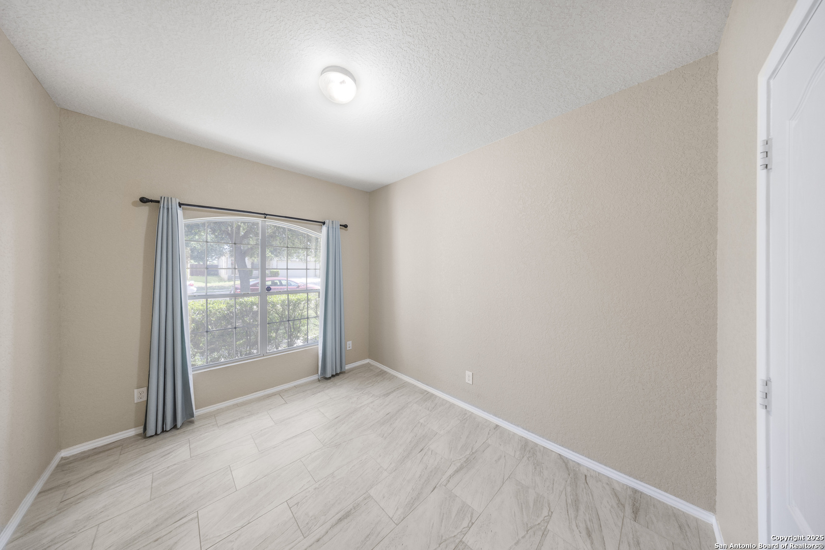 property viewer photo 15