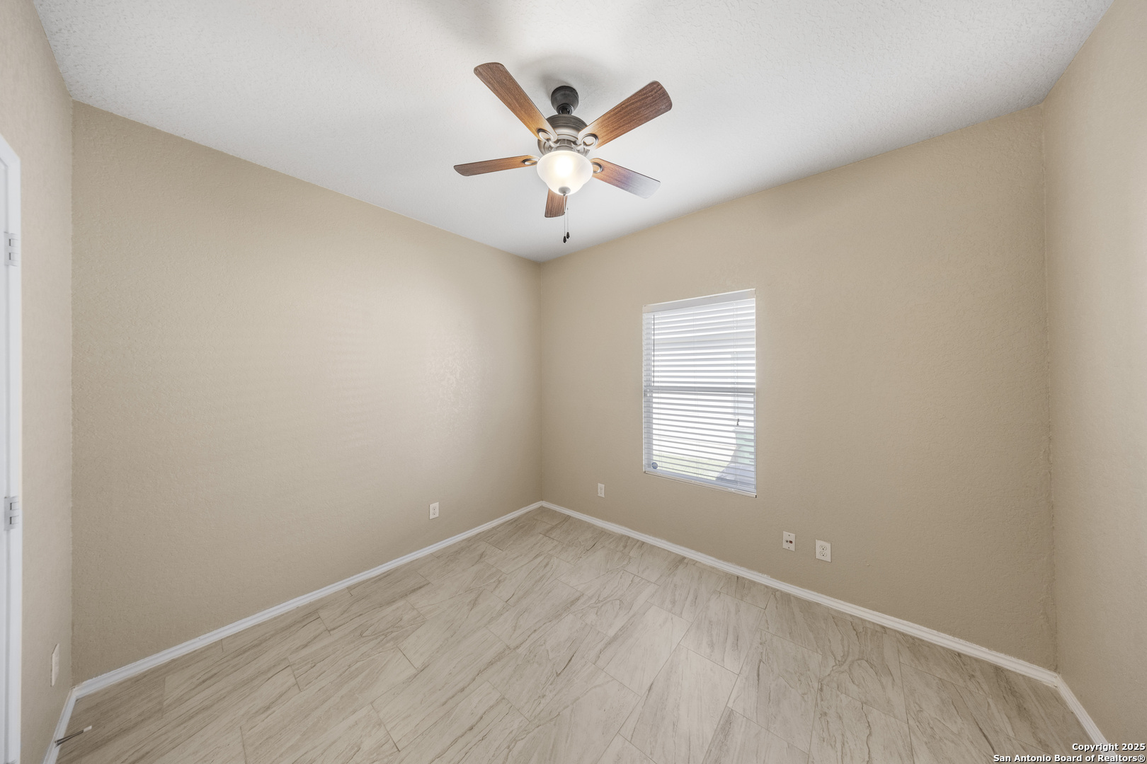 property viewer photo 16
