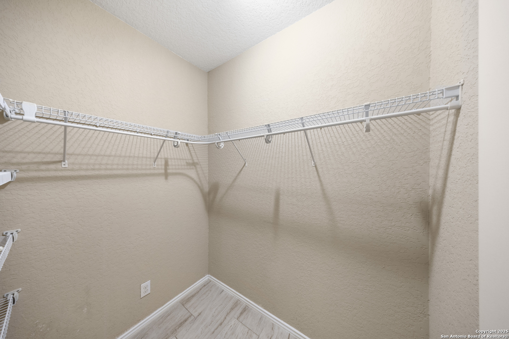 property viewer photo 17