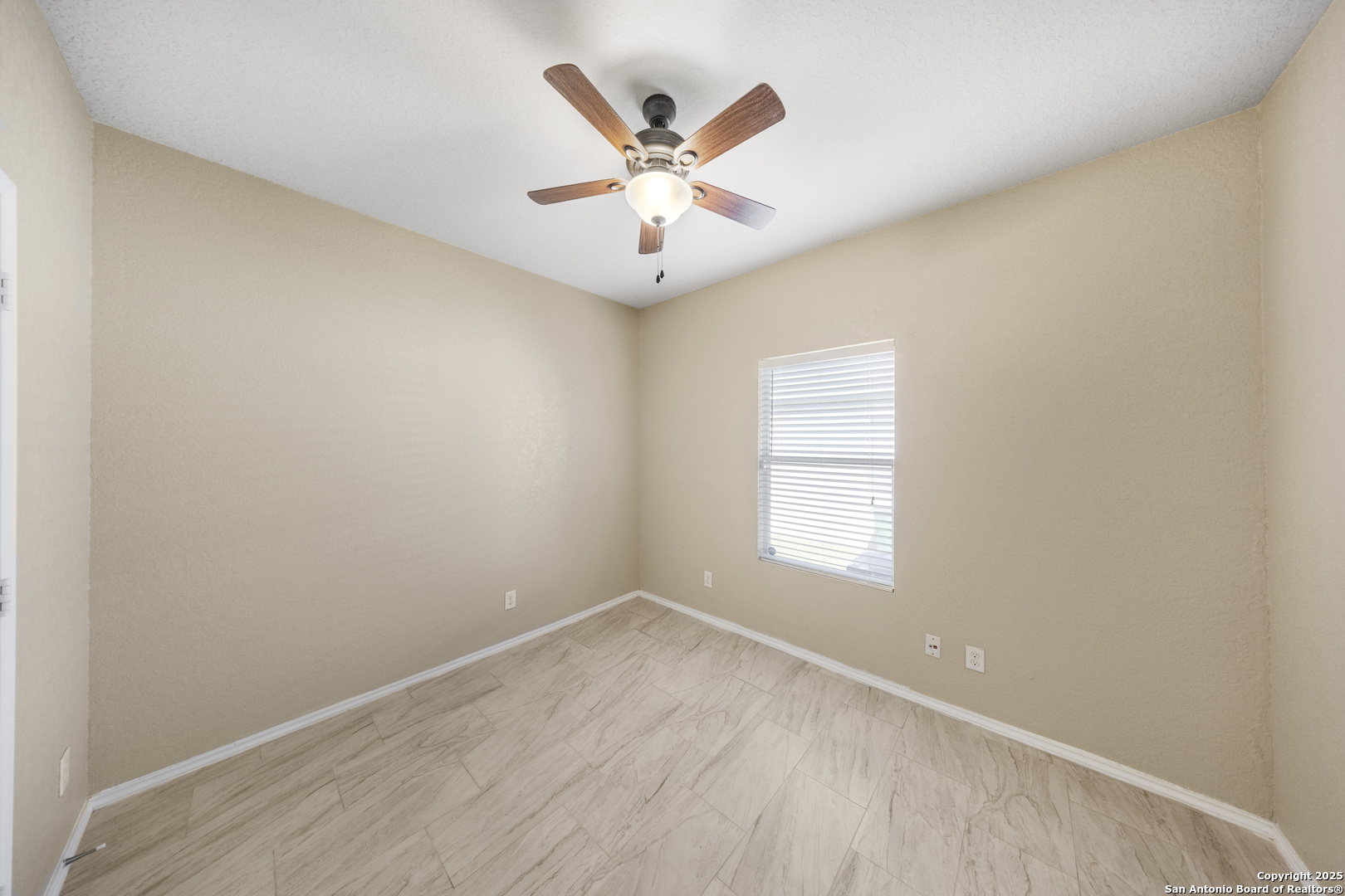 property viewer photo 19