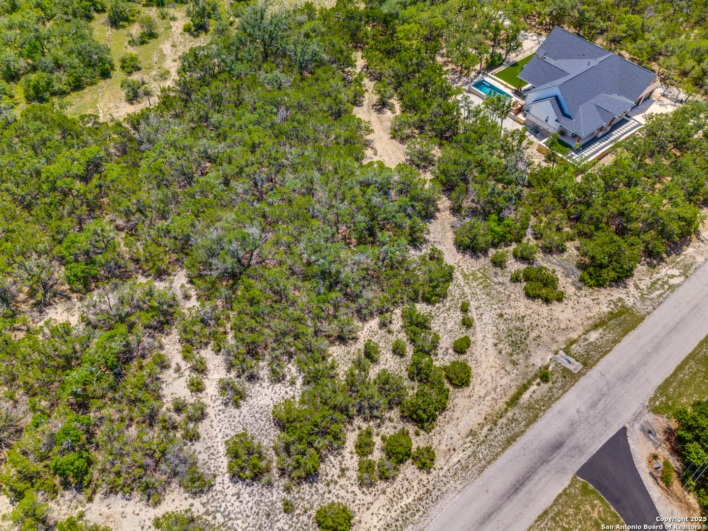 main property photo 11