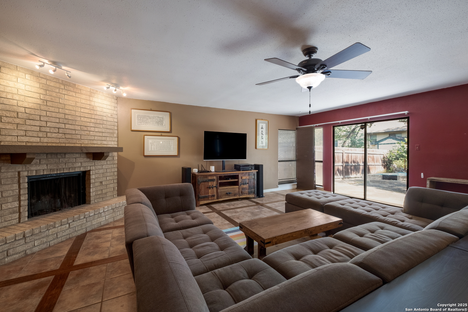 property viewer photo 7
