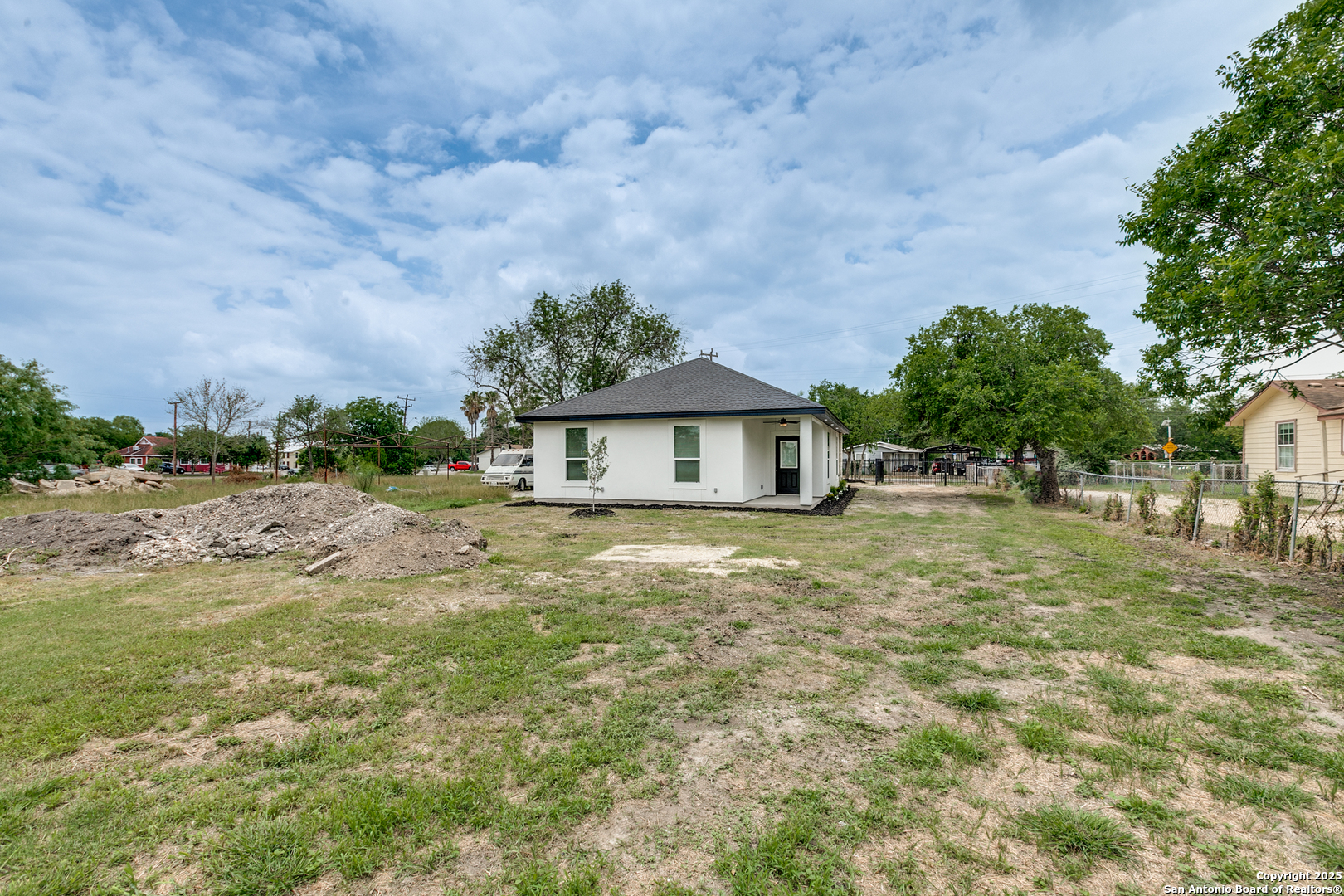 main property photo 23