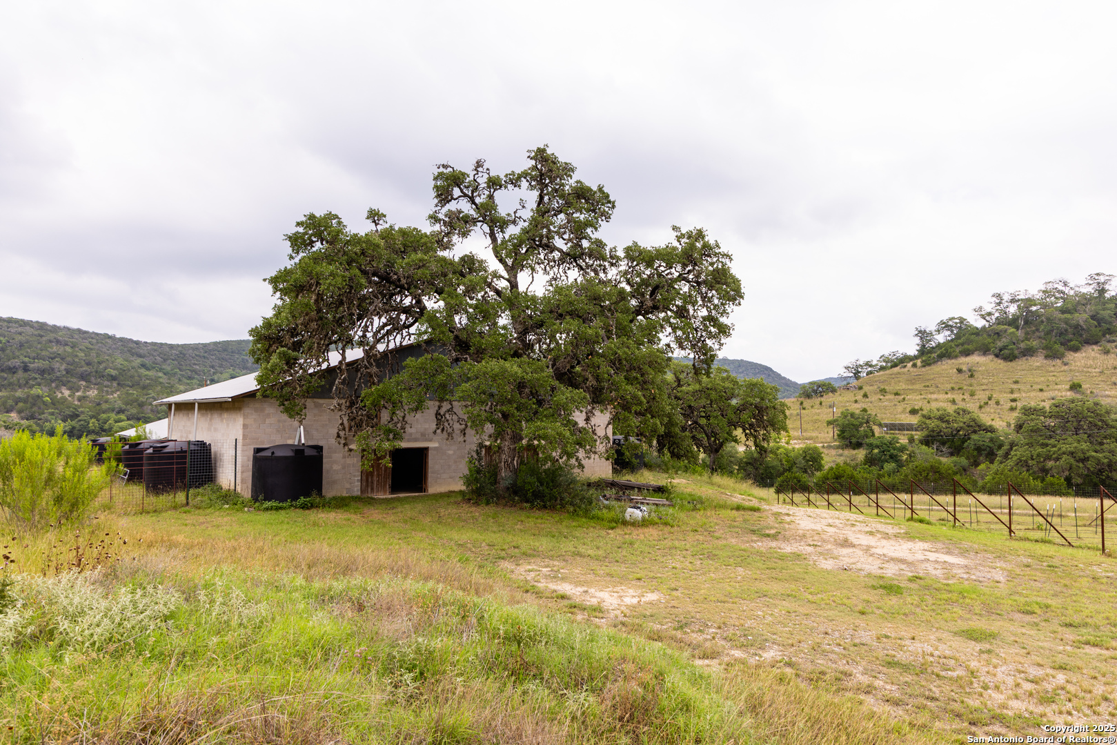 main property photo 7