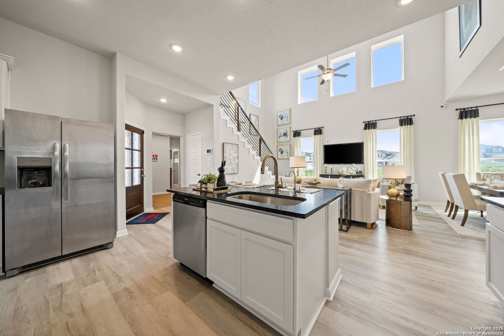 property viewer photo 26