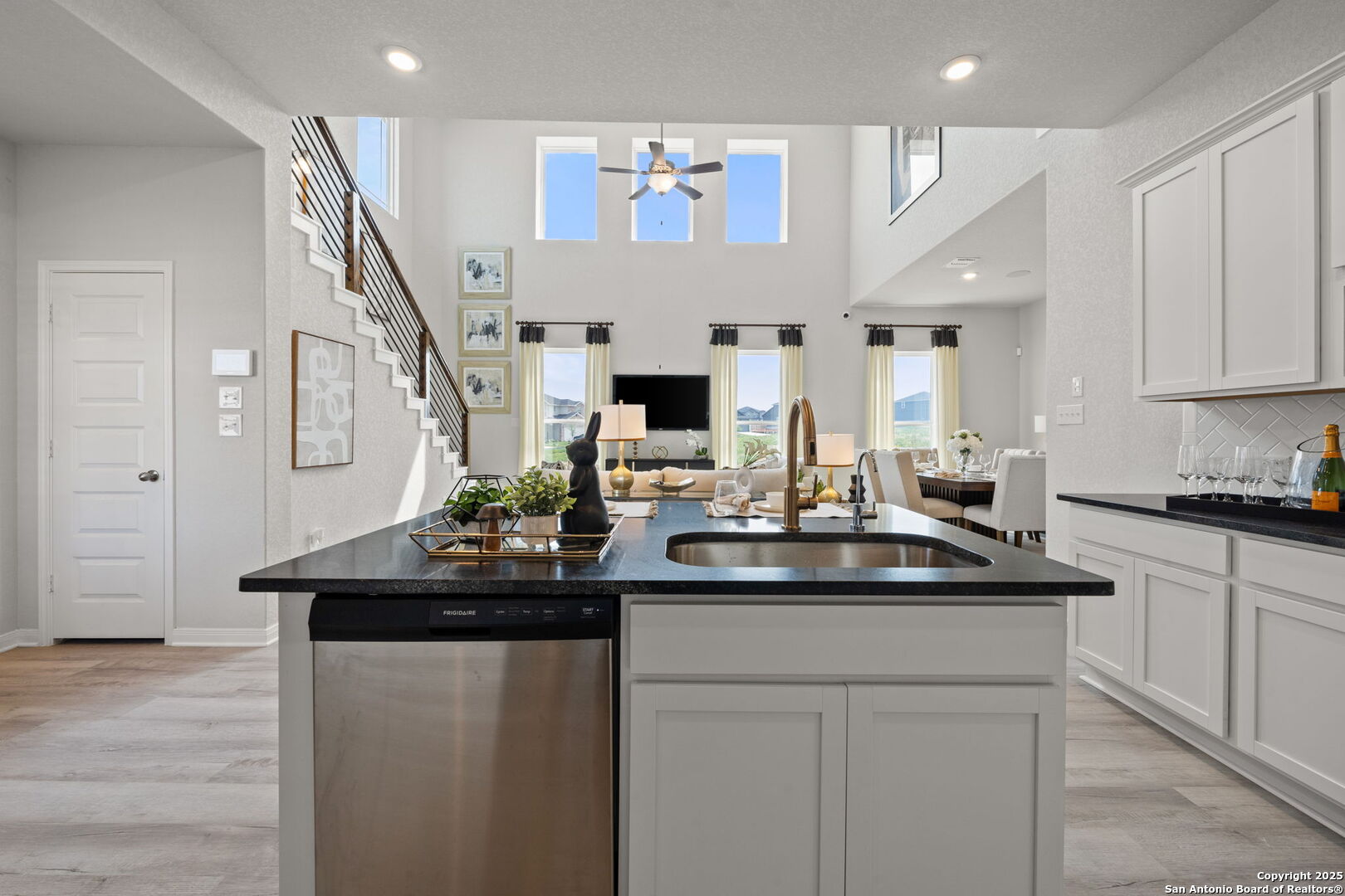 property viewer photo 27