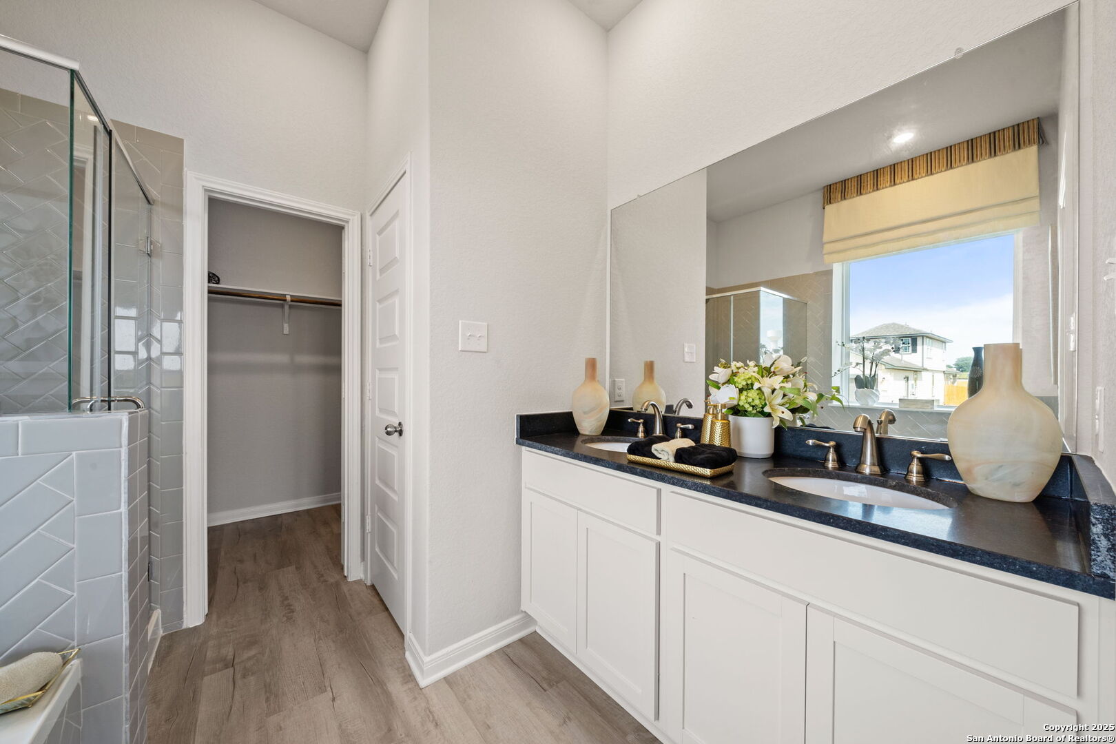 property viewer photo 3