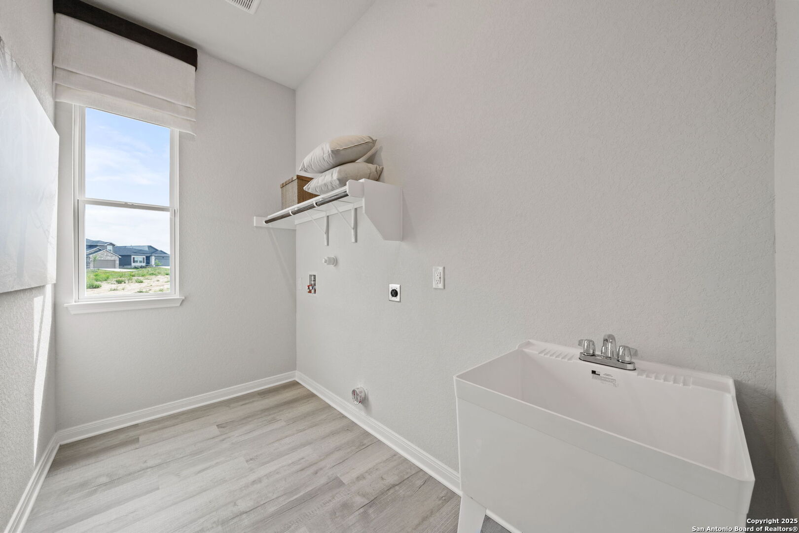 property viewer photo 44