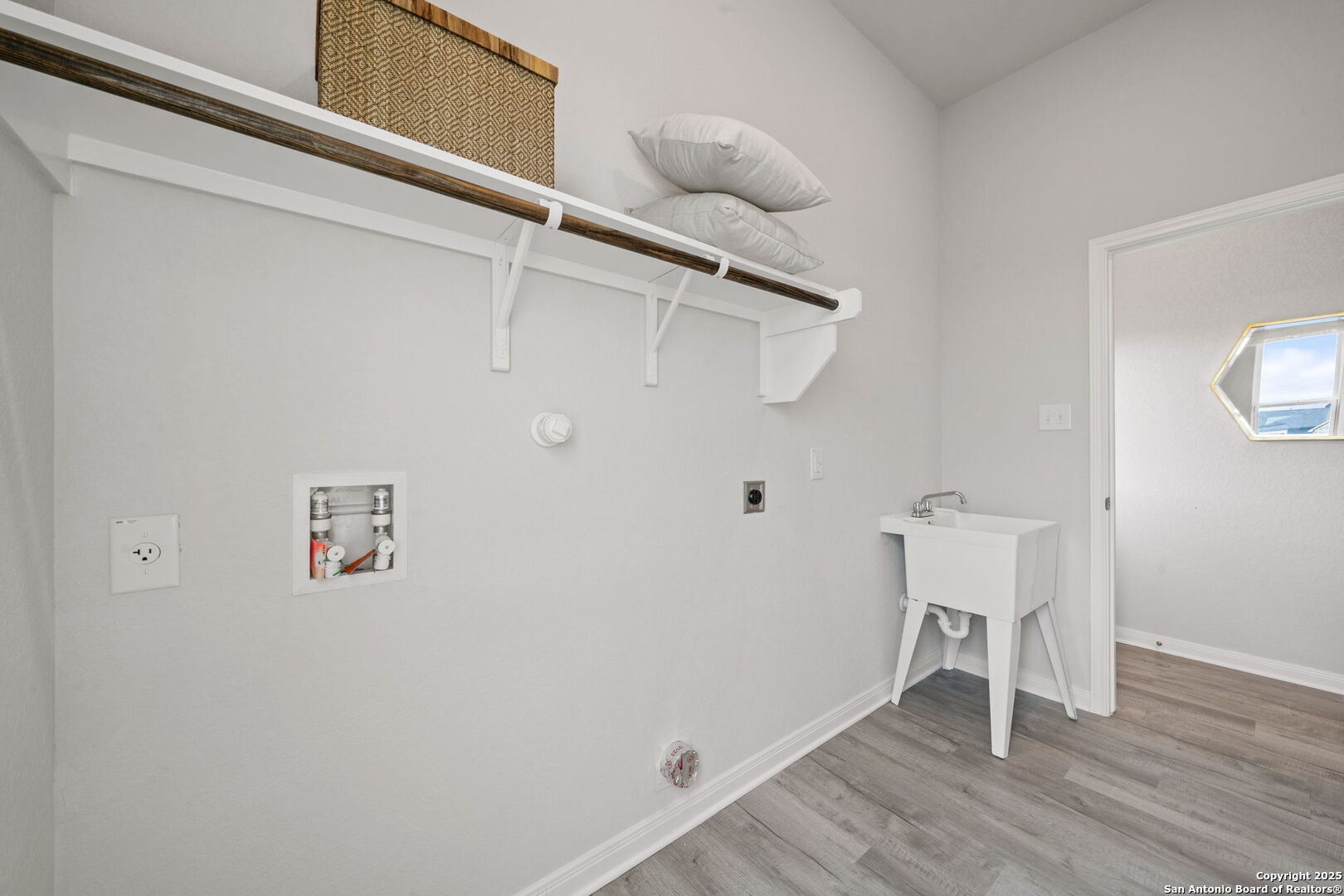 property viewer photo 45
