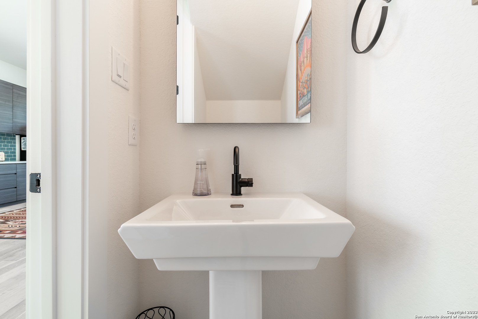 property viewer photo 19