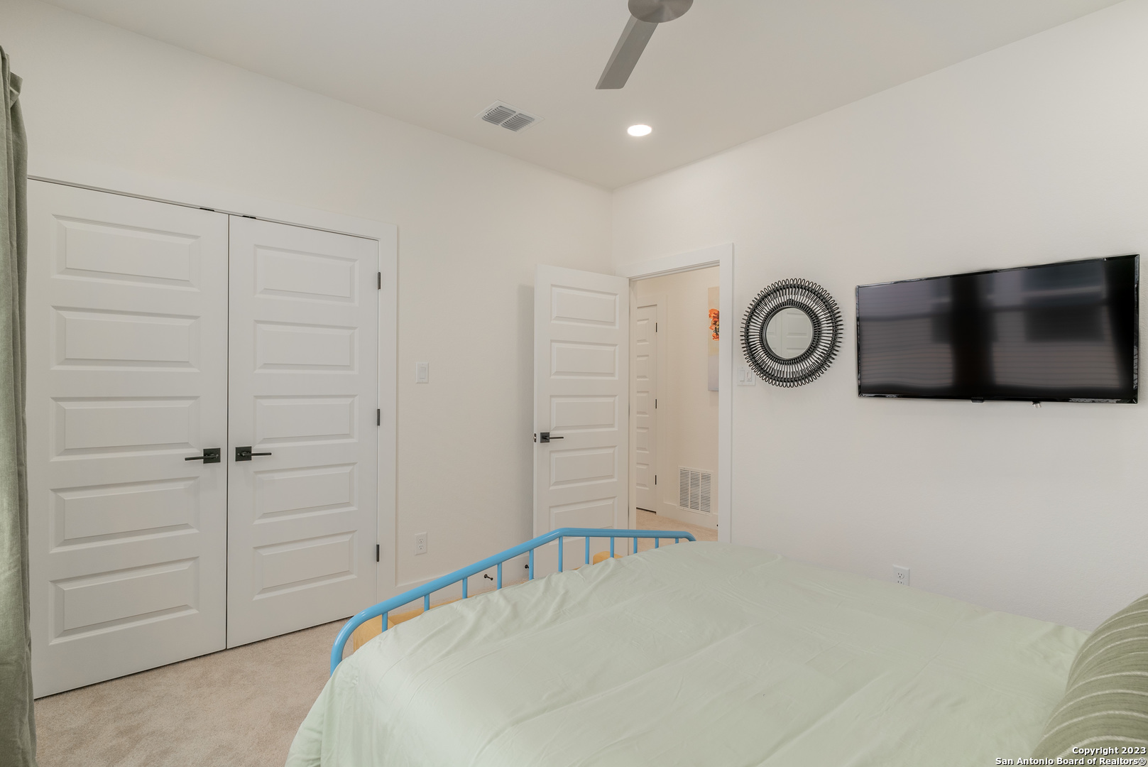 property viewer photo 30