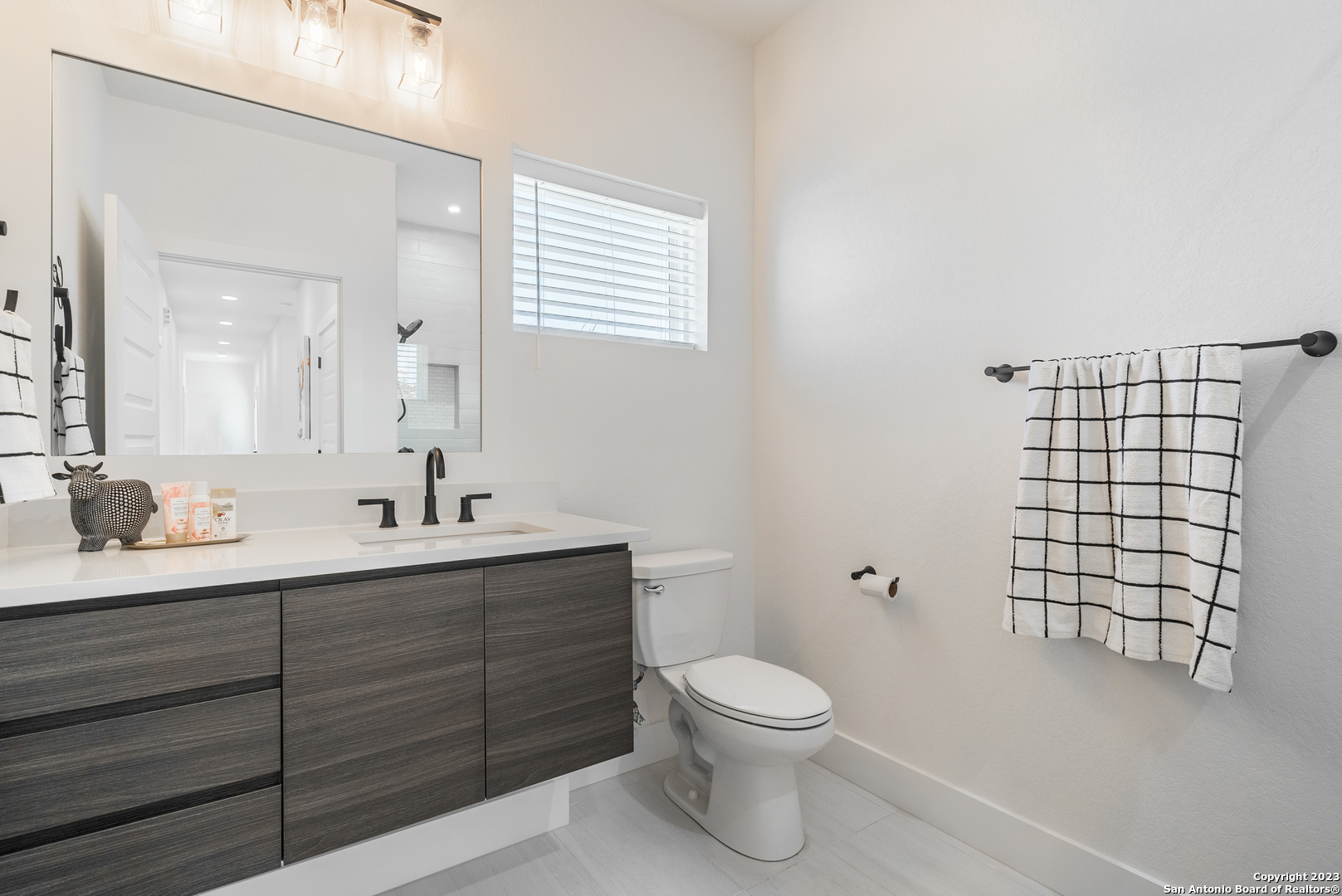 property viewer photo 31