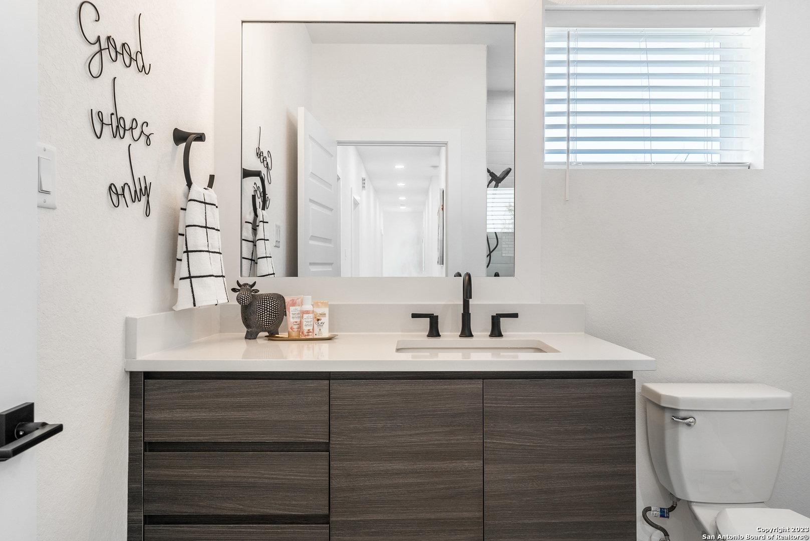 property viewer photo 32