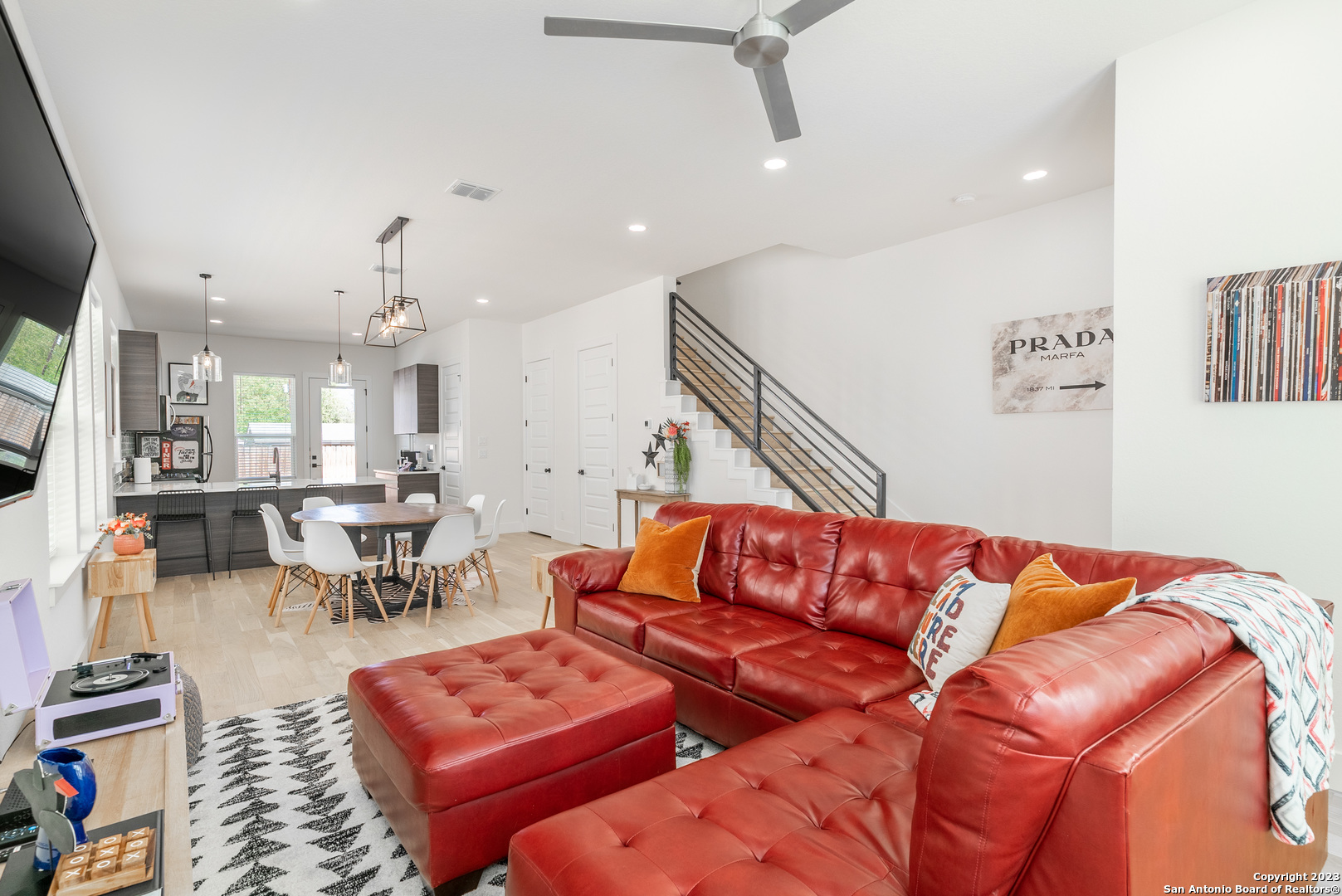 property viewer photo 6