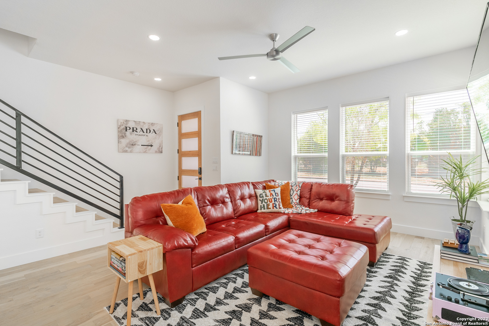 property viewer photo 7