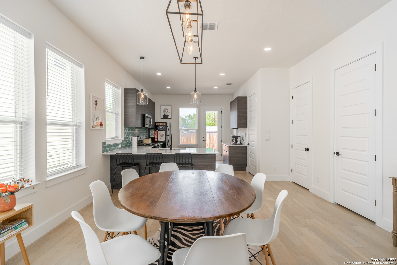 property viewer photo 9