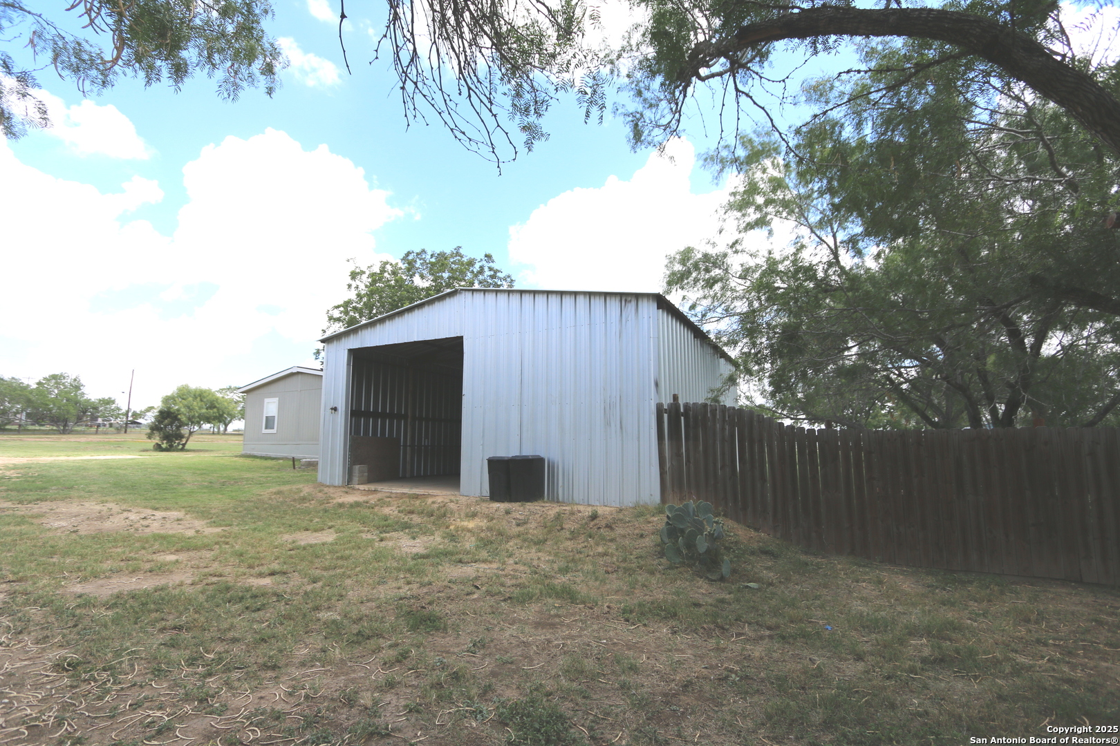 main property photo 30